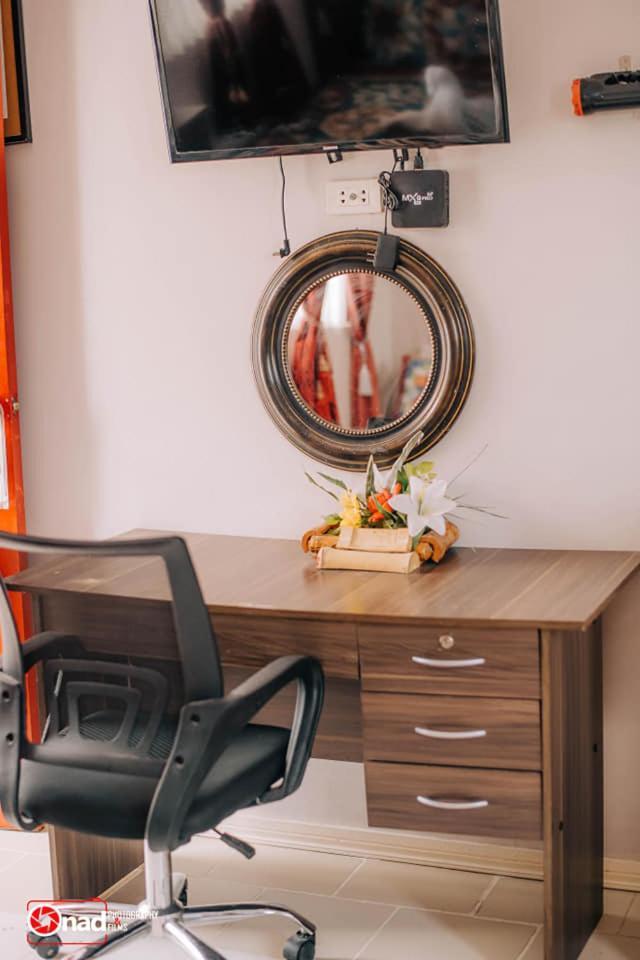 Ashley And Bill'S Suites 'N Garden Hotel And Vacation Homes カルカル  エクステリア 写真