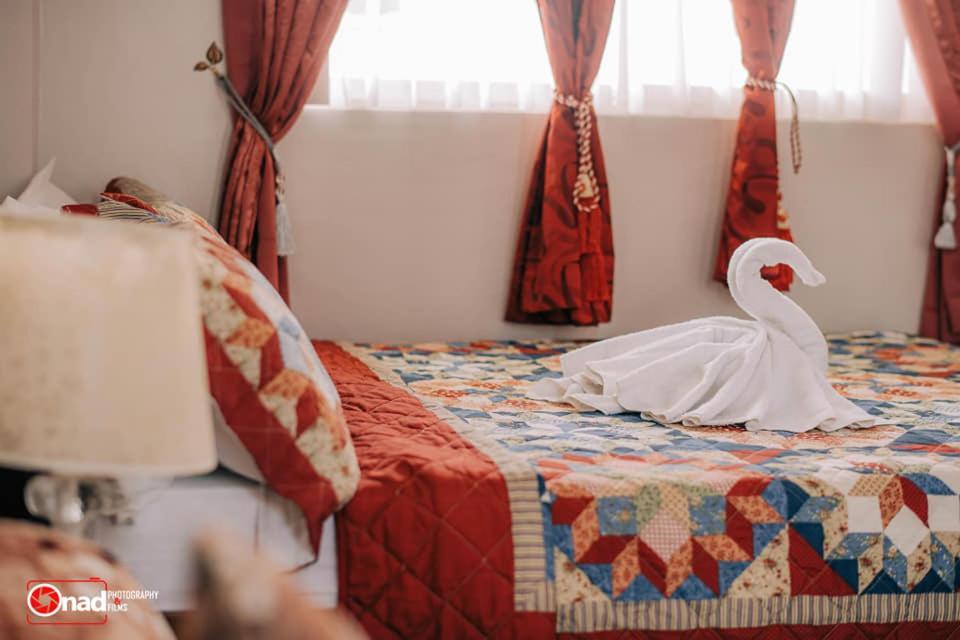 Ashley And Bill'S Suites 'N Garden Hotel And Vacation Homes カルカル  エクステリア 写真
