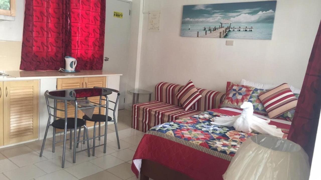 Ashley And Bill'S Suites 'N Garden Hotel And Vacation Homes カルカル  エクステリア 写真